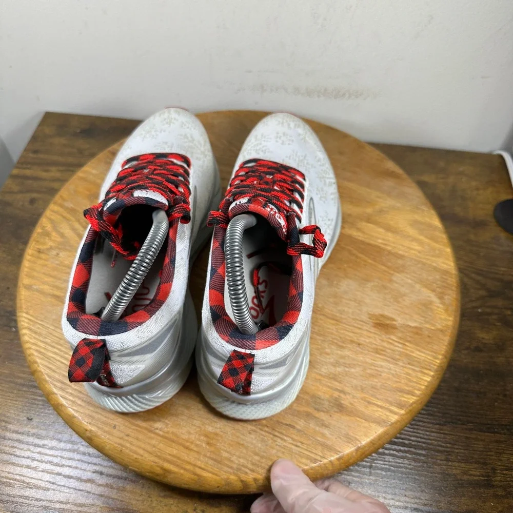 Brooks has red
